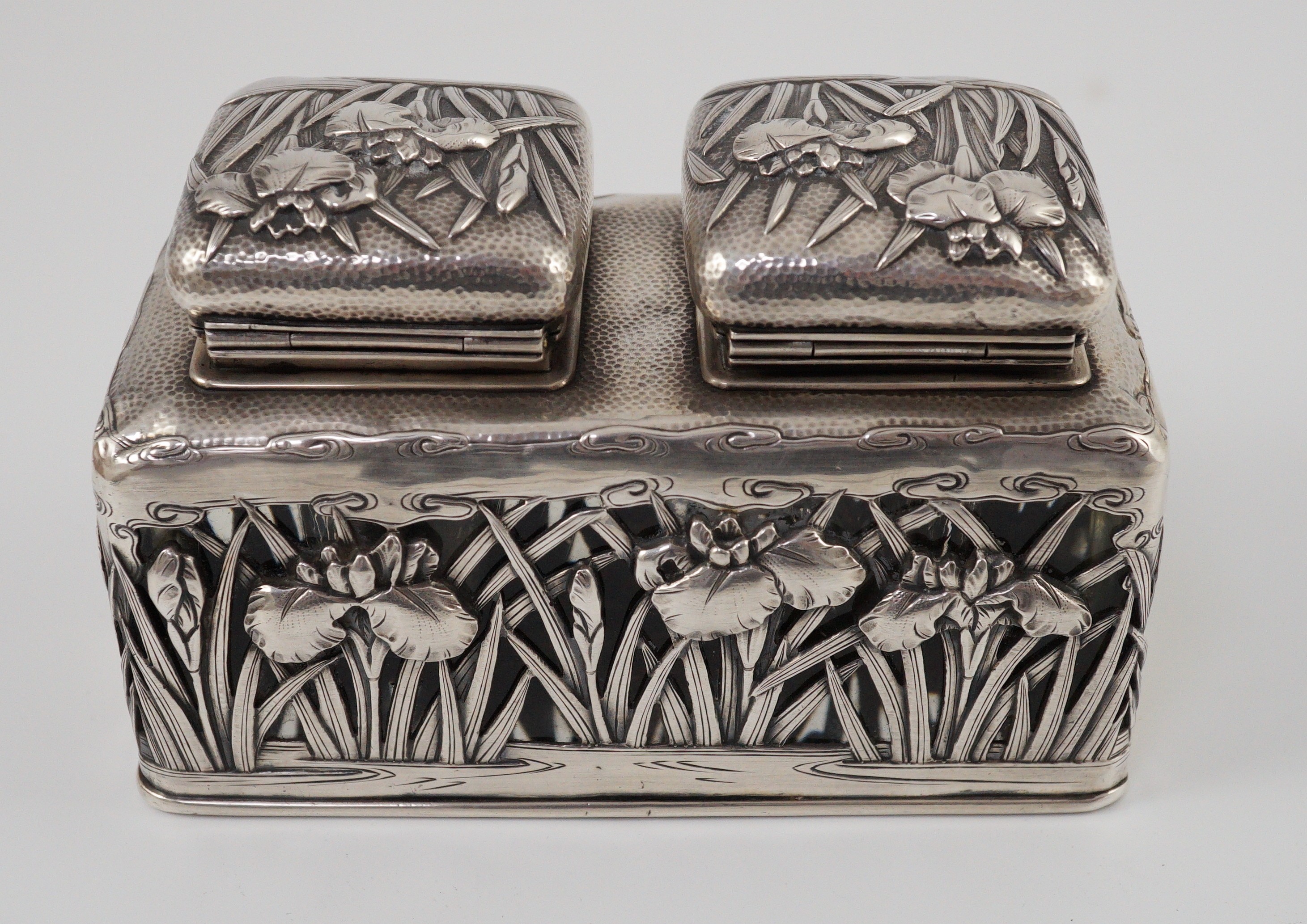 A Japanese silver double inkwell by Arthur Bond, Yokohama, c.1900, 14cm wide